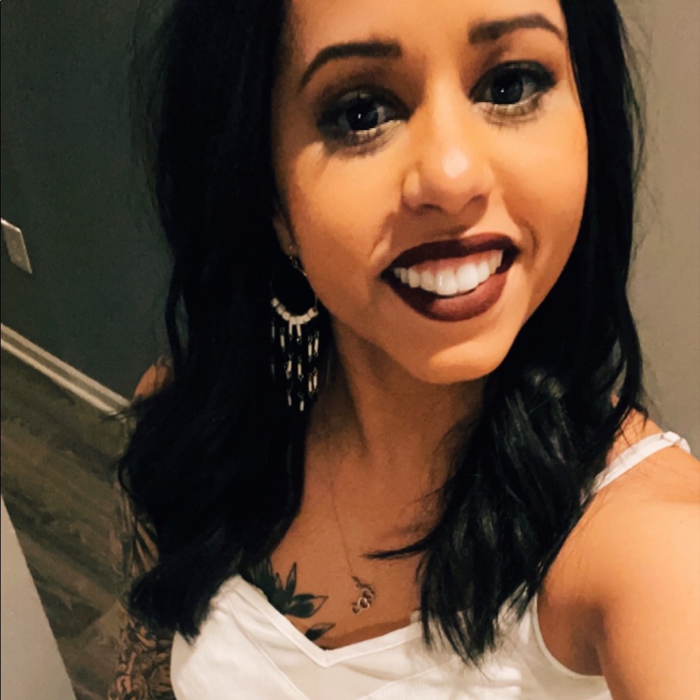 Meet your Posher, Karisha